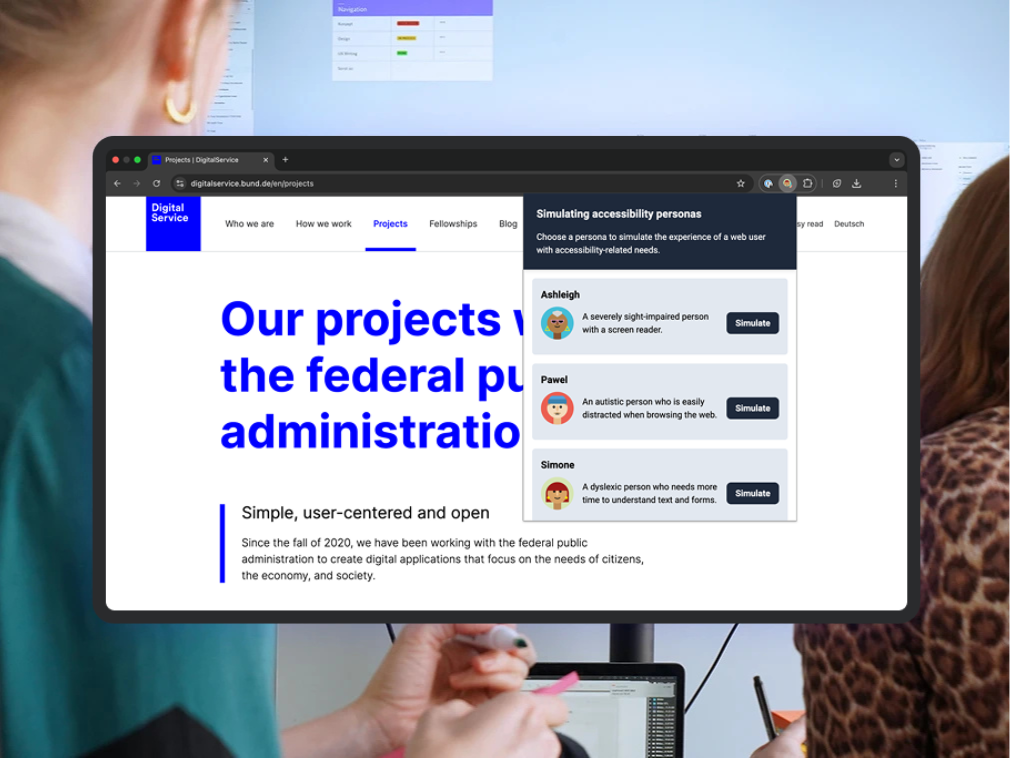 Offenes Browser-Fenster mit eingeschalteter Erweiterung zur Simulation der Barrierefreiheits-Personas; als visuelles Stilmittel sieht man im Hintergrund das Büro des DigitalService