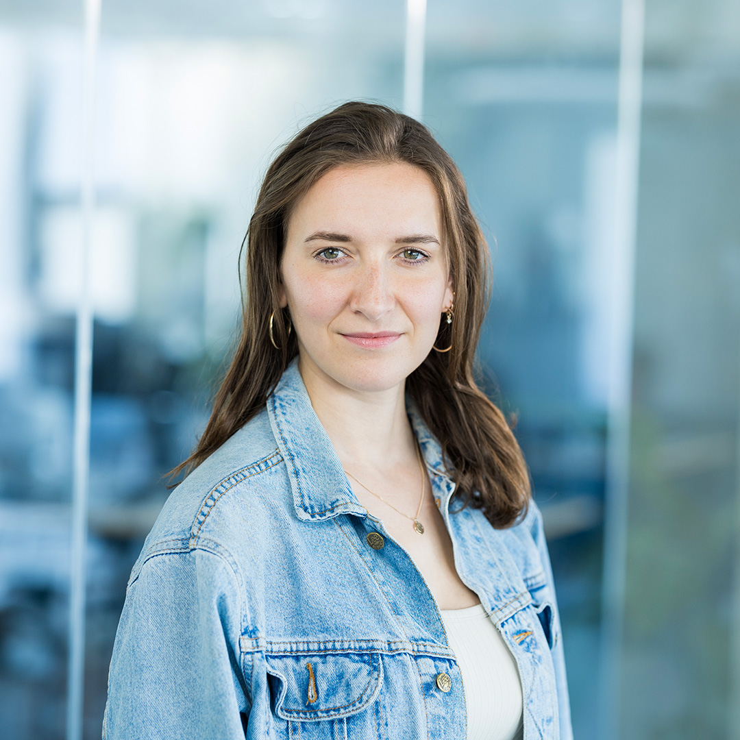 Portrait Foto der Autorin Simone Kilian