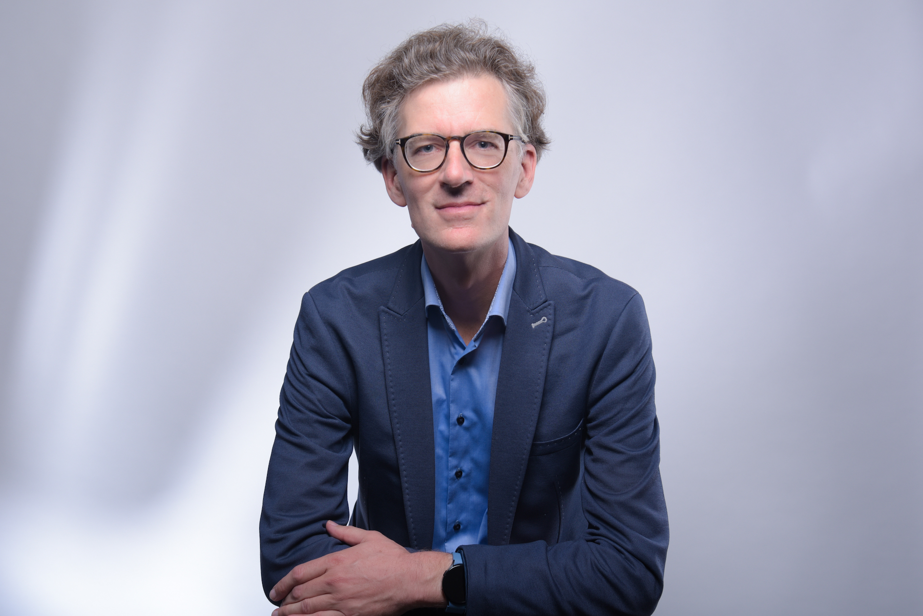 Porträtfoto des Autors Dr. Philip Scholz