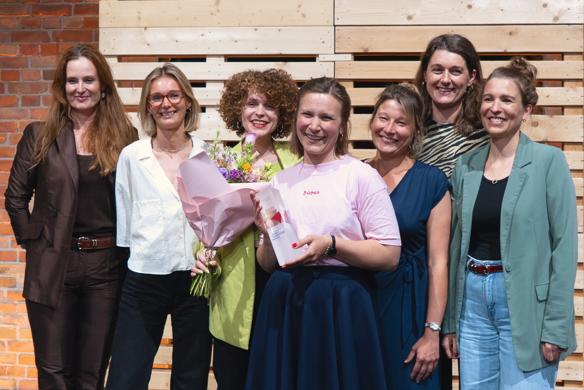 The Work4Germany Fellowship team poses for the camera smiling with the “Public Leadership Award 2025”.